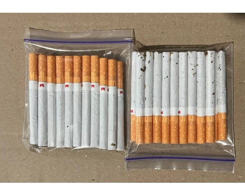 Цигарки з фільтром Marlboro red флажок (фабричні цигарки в зіп пакеті)